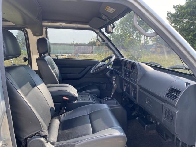 自排 超稀有 僅跑3萬  8人座  第18張相片