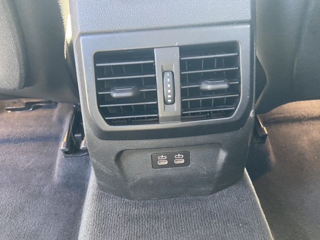 2019 118i 一手女用美車 坐上去立馬變辣妹 改款大銀幕  第17張相片