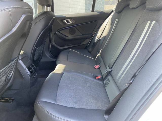 2019 118i 一手女用美車 坐上去立馬變辣妹 改款大銀幕  第18張相片