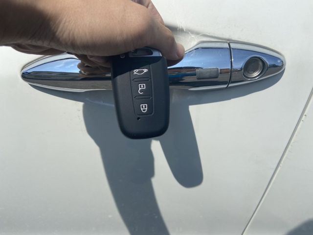 2012 IX35 經典白 頂級IK 僅跑9萬 全網跑最少 車況優質 認證車  第7張相片