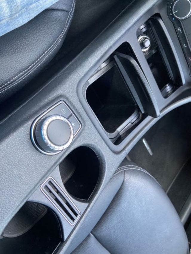 2015 CLA200 無框玻璃 帥氣度滿分  原版認證車  第6張相片