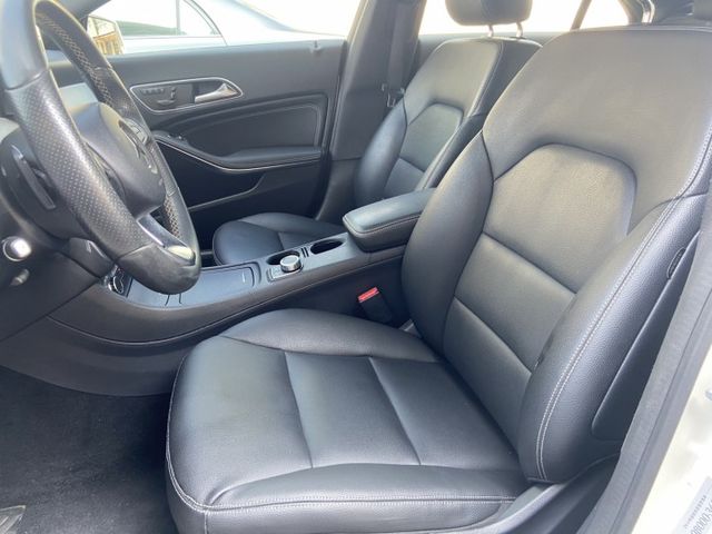 2015 CLA200 無框玻璃 帥氣度滿分  原版認證車  第9張相片