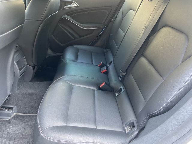 2015 CLA200 無框玻璃 帥氣度滿分  原版認證車  第13張相片