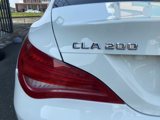 2015 CLA200 無框玻璃 帥氣度滿分  原版認證車  第15張相片