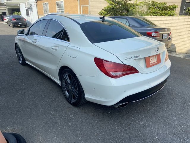 2015 CLA200 無框玻璃 帥氣度滿分  原版認證車  第16張相片