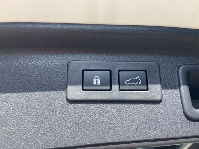 2024 i-s 頂級版 4WD 豪華房車 一家人出去旅遊爬山都不是問題 完整lv2  第14張相片