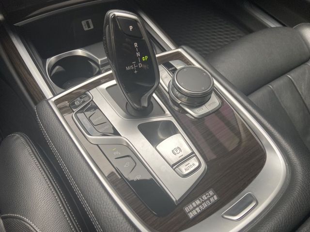 730LD 長軸版 市場沒車 有實力有品味的老闆 開過就懂他的好 襯托沉穩與低調的品味  第13張相片