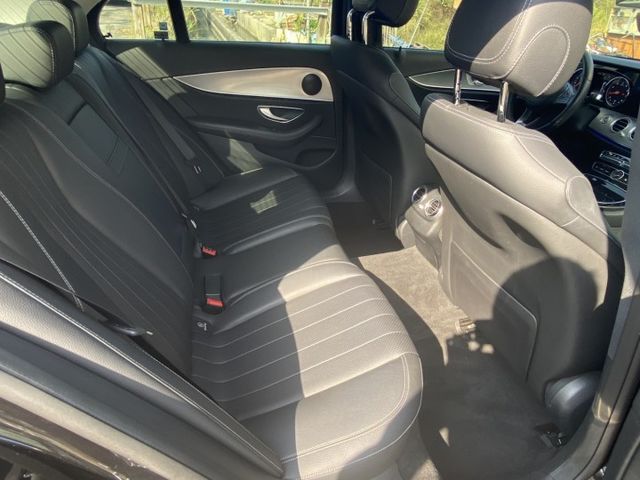 2017 E200 認證車 里程低 車道至中 定速 IK免鑰 電動座椅 全車氣氛燈 電尾門 配備很滿 市場新價格  第15張相片