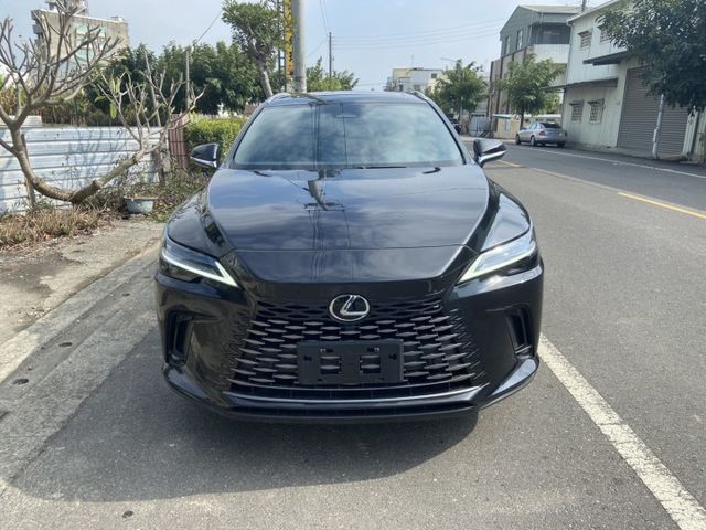 2023 RX350H 豪華房車內外超漂亮 配備滿 ACC/抬頭顯示器/盲點偵測/摸們/雙前通風加熱座椅/3區恆溫/電動  第2張相片