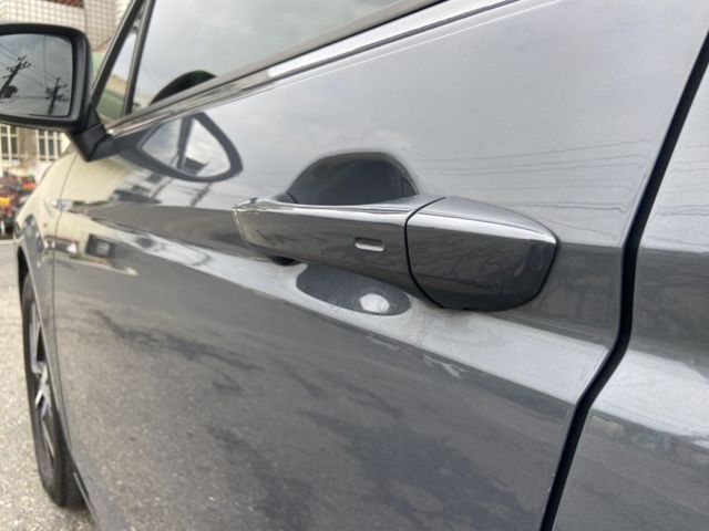 2023/24年領牌 TOURAN 新車水準 中古車價格 不用殺價就很便宜 完整LV2 電動尾門 CARPLAY 7人座  第6張相片