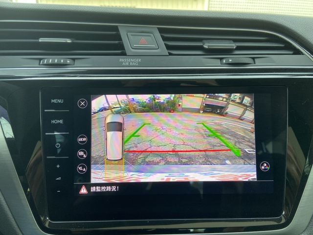 2023/24年領牌 TOURAN 新車水準 中古車價格 不用殺價就很便宜 完整LV2 電動尾門 CARPLAY 7人座  第8張相片