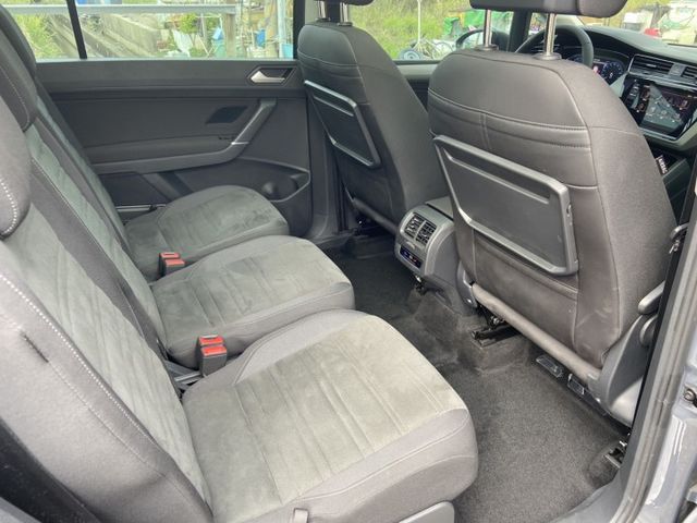 2023/24年領牌 TOURAN 新車水準 中古車價格 不用殺價就很便宜 完整LV2 電動尾門 CARPLAY 7人座  第16張相片