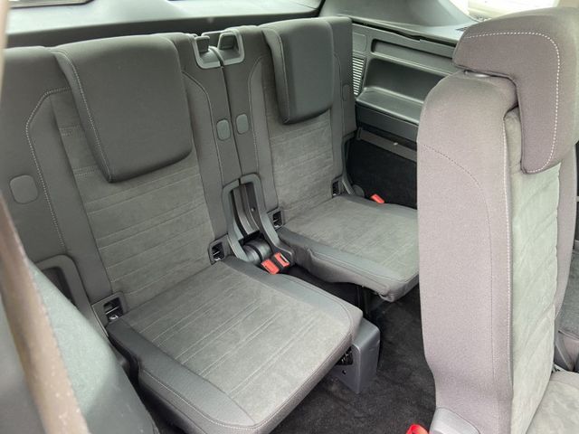 2023/24年領牌 TOURAN 新車水準 中古車價格 不用殺價就很便宜 完整LV2 電動尾門 CARPLAY 7人座  第17張相片