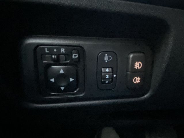 2021年 里程跑少 IK免鑰駛啟動  摸門 電動尾門 內外免疲勞 可車換車 全額貸款  第7張相片