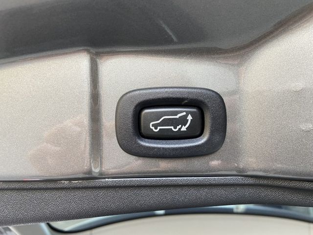 2021年 里程跑少 IK免鑰駛啟動  摸門 電動尾門 內外免疲勞 可車換車 全額貸款  第16張相片