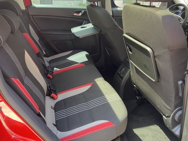 2016 YETI 1.2稅金 同級距SUV 空間最大 最安全搭載9安 全景天窗 第二排還有小餐桌 原廠保養 閥體已更新  第11張相片