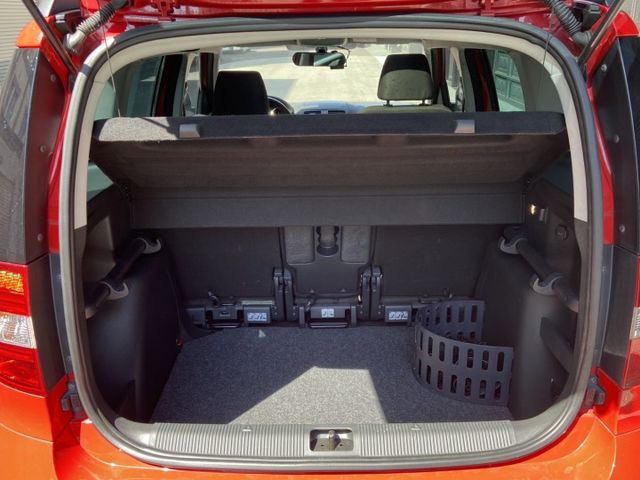 2016 YETI 1.2稅金 同級距SUV 空間最大 最安全搭載9安 全景天窗 第二排還有小餐桌 原廠保養 閥體已更新  第14張相片