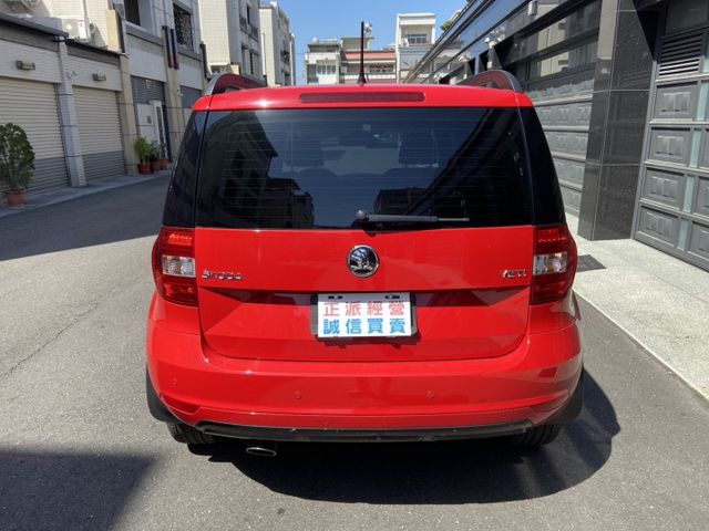 2016 YETI 1.2稅金 同級距SUV 空間最大 最安全搭載9安 全景天窗 第二排還有小餐桌 原廠保養 閥體已更新  第17張相片