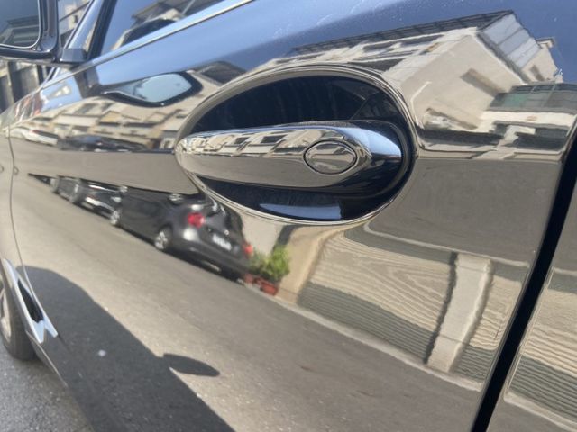 18年G30 520D 10.25大銀幕 氣氛燈 選配ACC跟車 車道維持 盲點 摸門 衛星導航 底盤優質無漏油  第7張相片