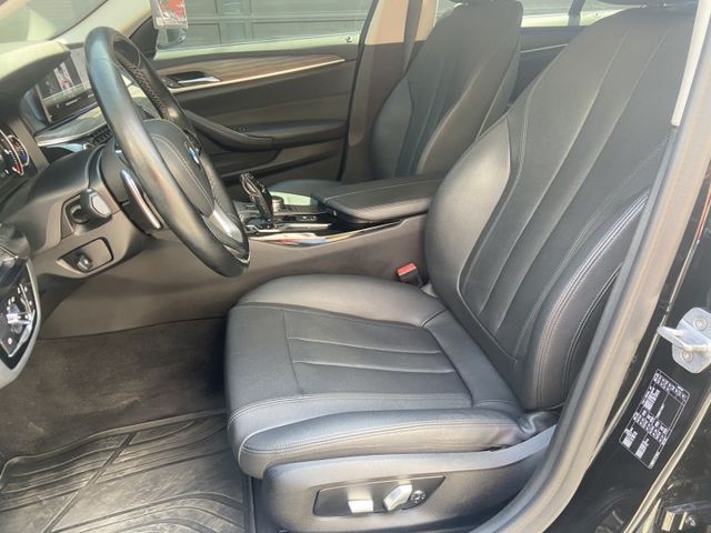 18年G30 520D 10.25大銀幕 氣氛燈 選配ACC跟車 車道維持 盲點 摸門 衛星導航 底盤優質無漏油  第14張相片