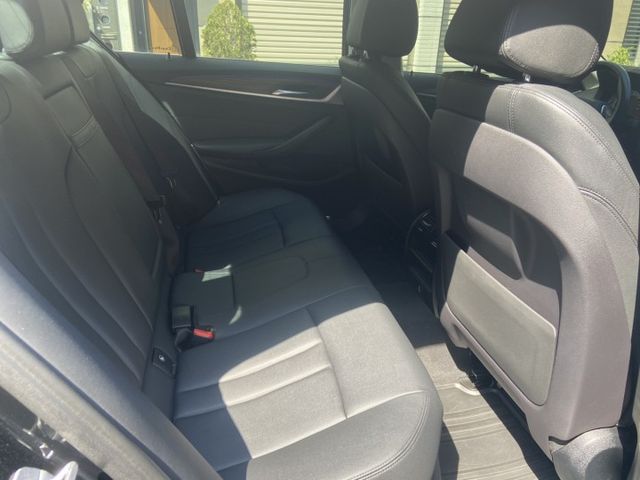 18年G30 520D 10.25大銀幕 氣氛燈 選配ACC跟車 車道維持 盲點 摸門 衛星導航 底盤優質無漏油  第16張相片