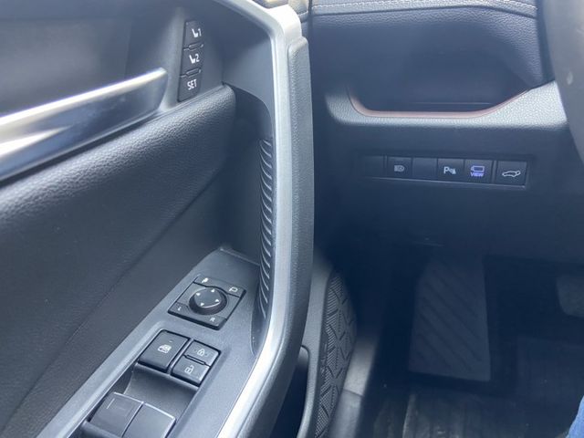 2020 RAV4 頂級旗艦版 全速域跟車 腳踢電尾門 360環景 升級安卓機 認證車 不用殺價就很便宜  第8張相片