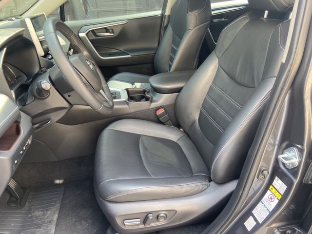 2020 RAV4 頂級旗艦版 全速域跟車 腳踢電尾門 360環景 升級安卓機 認證車 不用殺價就很便宜  第13張相片