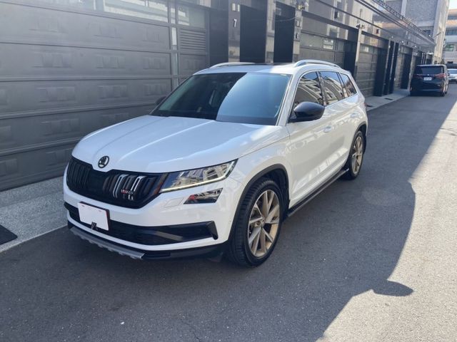 2019 2.0 4X4 完整LV2 全景天窗 正7人 360環景 自動停車 電動尾門 3區恆溫 配備滿  第1張相片