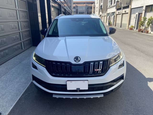 2019 2.0 4X4 完整LV2 全景天窗 正7人 360環景 自動停車 電動尾門 3區恆溫 配備滿  第2張相片