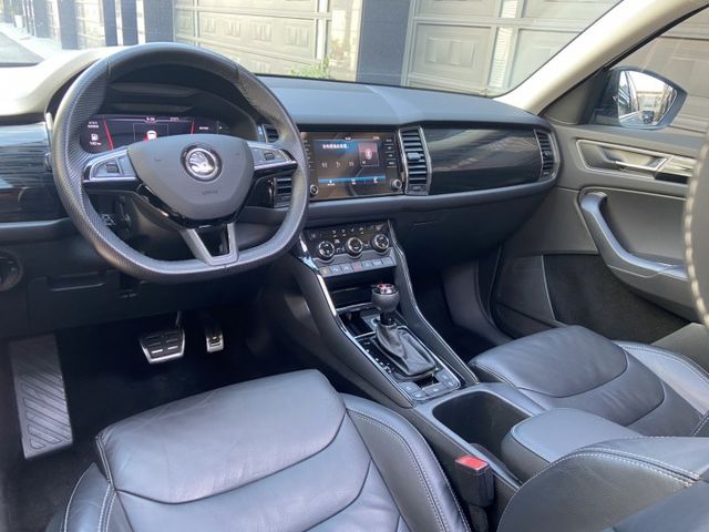 2019 2.0 4X4 完整LV2 全景天窗 正7人 360環景 自動停車 電動尾門 3區恆溫 配備滿  第16張相片