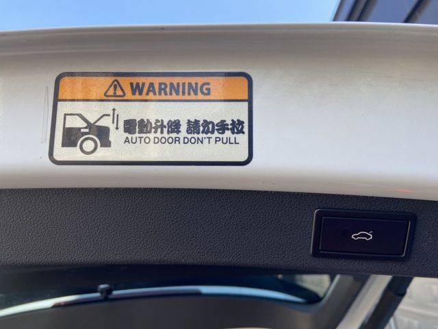 2019 2.0 4X4 完整LV2 全景天窗 正7人 360環景 自動停車 電動尾門 3區恆溫 配備滿  第20張相片