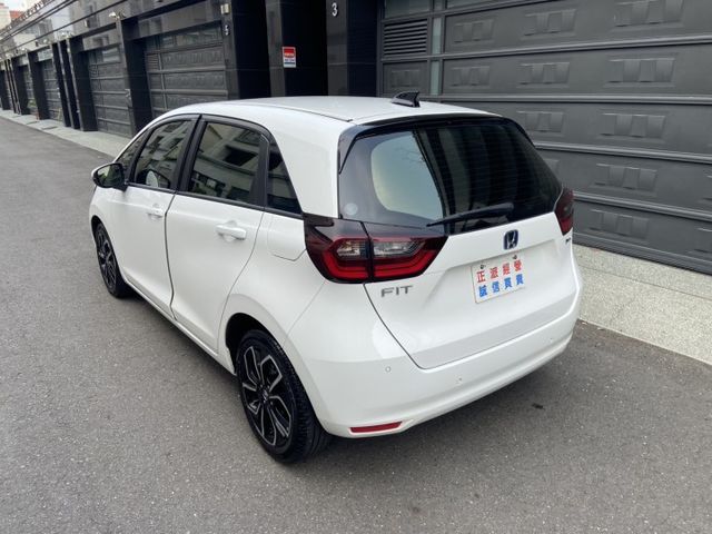 2025新款油電FIT 超級省油 原廠保固中 原鈑件 跟新車只有價差 可車換車 全額貸款  第19張相片