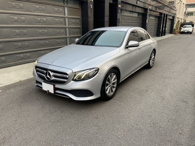 2016 E220D 認證車 64色氣氛燈 /定速/雙區恆溫/雙前座電動椅/高速長途超級省油/柴油渦輪  第1張相片