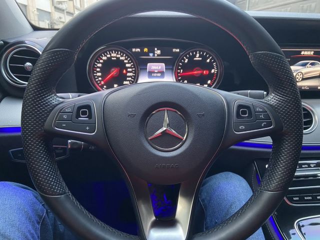 2016 E220D 認證車 64色氣氛燈 /定速/雙區恆溫/雙前座電動椅/高速長途超級省油/柴油渦輪  第4張相片