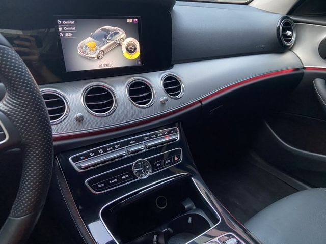 2016 E220D 認證車 64色氣氛燈 /定速/雙區恆溫/雙前座電動椅/高速長途超級省油/柴油渦輪  第8張相片