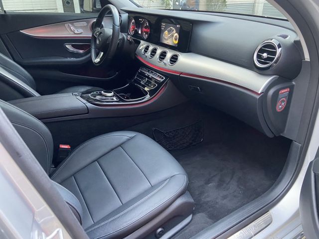 2016 E220D 認證車 64色氣氛燈 /定速/雙區恆溫/雙前座電動椅/高速長途超級省油/柴油渦輪  第11張相片