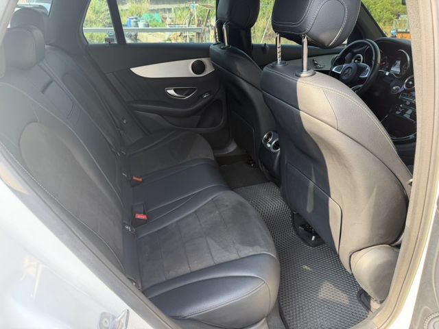 2017年 總代理 GLC250 4輪傳動 / 認證車 / 馬力200多P / 換檔撥片 / 定速 / 360環景 /  第13張相片