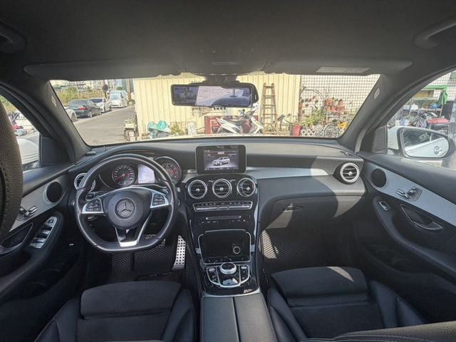 2017年 總代理 GLC250 4輪傳動 / 認證車 / 馬力200多P / 換檔撥片 / 定速 / 360環景 /  第15張相片
