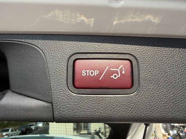 2017年 總代理 GLC250 4輪傳動 / 認證車 / 馬力200多P / 換檔撥片 / 定速 / 360環景 /  第17張相片