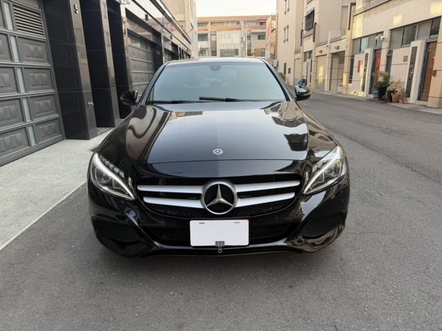 2017 C180 原版認證車 雙前電動椅/定速/雙區恆溫/IK一鍵啟動/質感內裝/車況優質  第2張相片