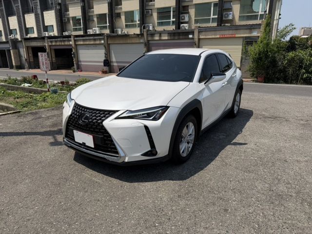 2019 UX200認證車 質感小車 雙前電動座椅/ACC/定速/車道偏移/IK一鍵啟動/盲點偵測  第1張相片