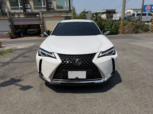2019 UX200認證車 質感小車 雙前電動座椅/ACC/定速/車道偏移/IK一鍵啟動/盲點偵測  第2張相片