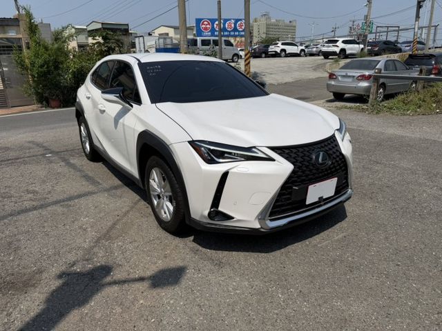 2019 UX200認證車 質感小車 雙前電動座椅/ACC/定速/車道偏移/IK一鍵啟動/盲點偵測  第3張相片