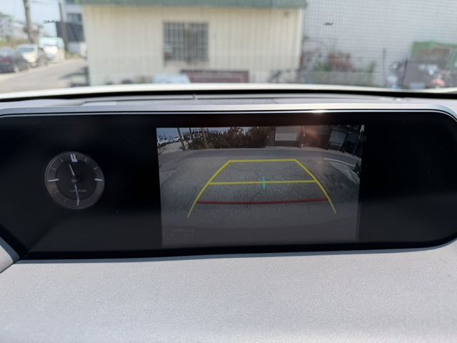 2019 UX200認證車 質感小車 雙前電動座椅/ACC/定速/車道偏移/IK一鍵啟動/盲點偵測  第8張相片