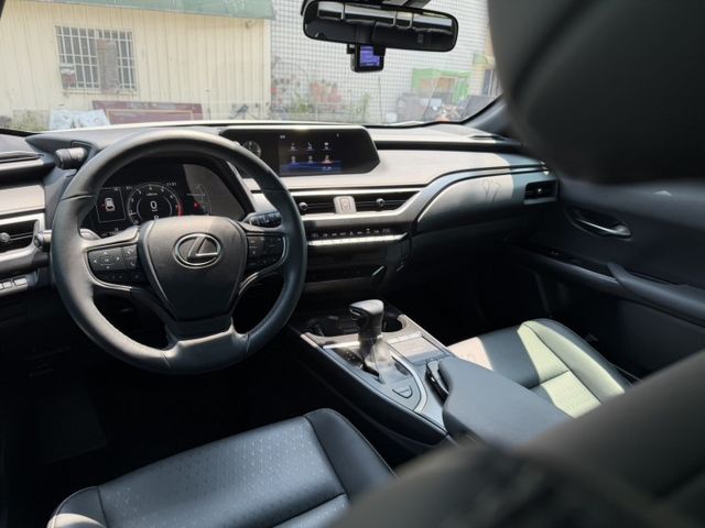 2019 UX200認證車 質感小車 雙前電動座椅/ACC/定速/車道偏移/IK一鍵啟動/盲點偵測  第12張相片