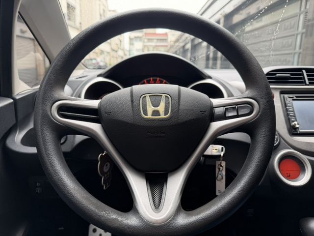 2011 FIT 熱門小車 定速 / 64分離 / 恆溫空調 / 省油代步超好用  第4張相片