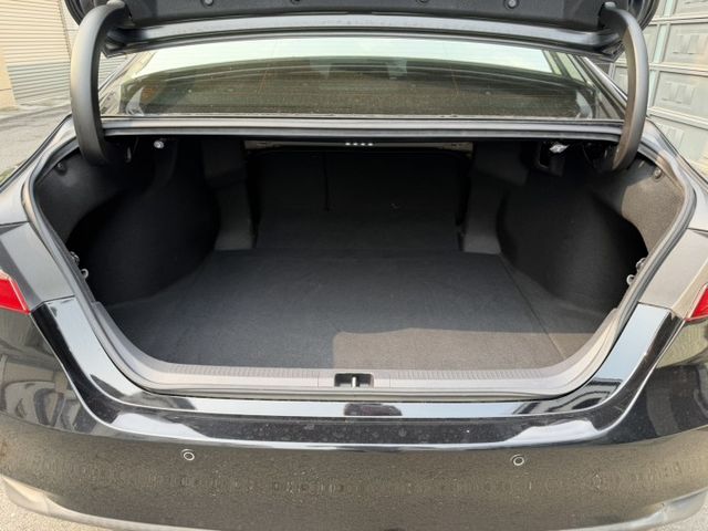 2019 豪華頂級版 認證好車 ACC跟車 / 盲點 / 摸門 / 導航 / 抬頭顯示器 / 雙區恆溫 可全額貸款  第19張相片