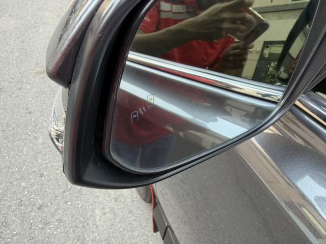 2017 RAV4 頂規 定速/ACC/電尾門/盲點/導航/電視/電動椅/恆溫/不用殺價就很便宜  第7張相片