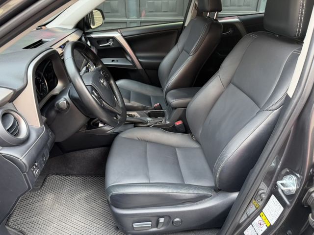 2017 RAV4 頂規 定速/ACC/電尾門/盲點/導航/電視/電動椅/恆溫/不用殺價就很便宜  第13張相片