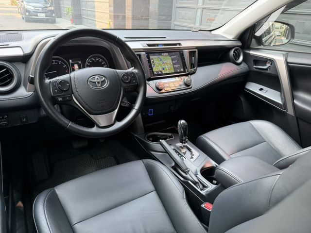 2017 RAV4 頂規 定速/ACC/電尾門/盲點/導航/電視/電動椅/恆溫/不用殺價就很便宜  第16張相片